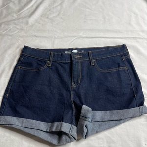 Semi fitted Dark washed Shorts